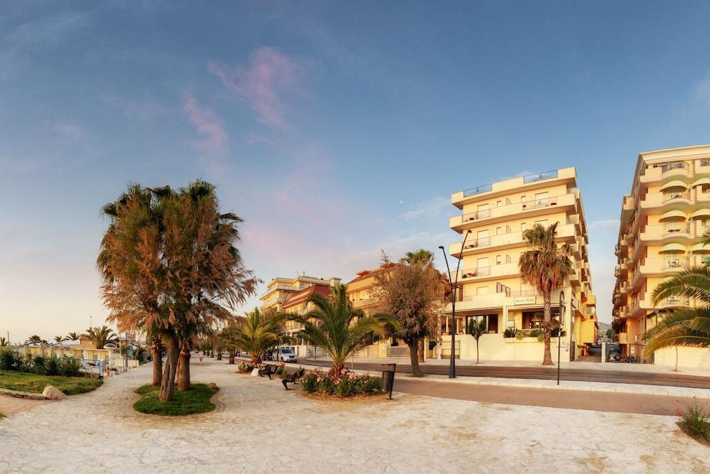 Hotel Bahia ซัน เบเนเดตโต เดล ตรอนโต ภายนอก รูปภาพ
